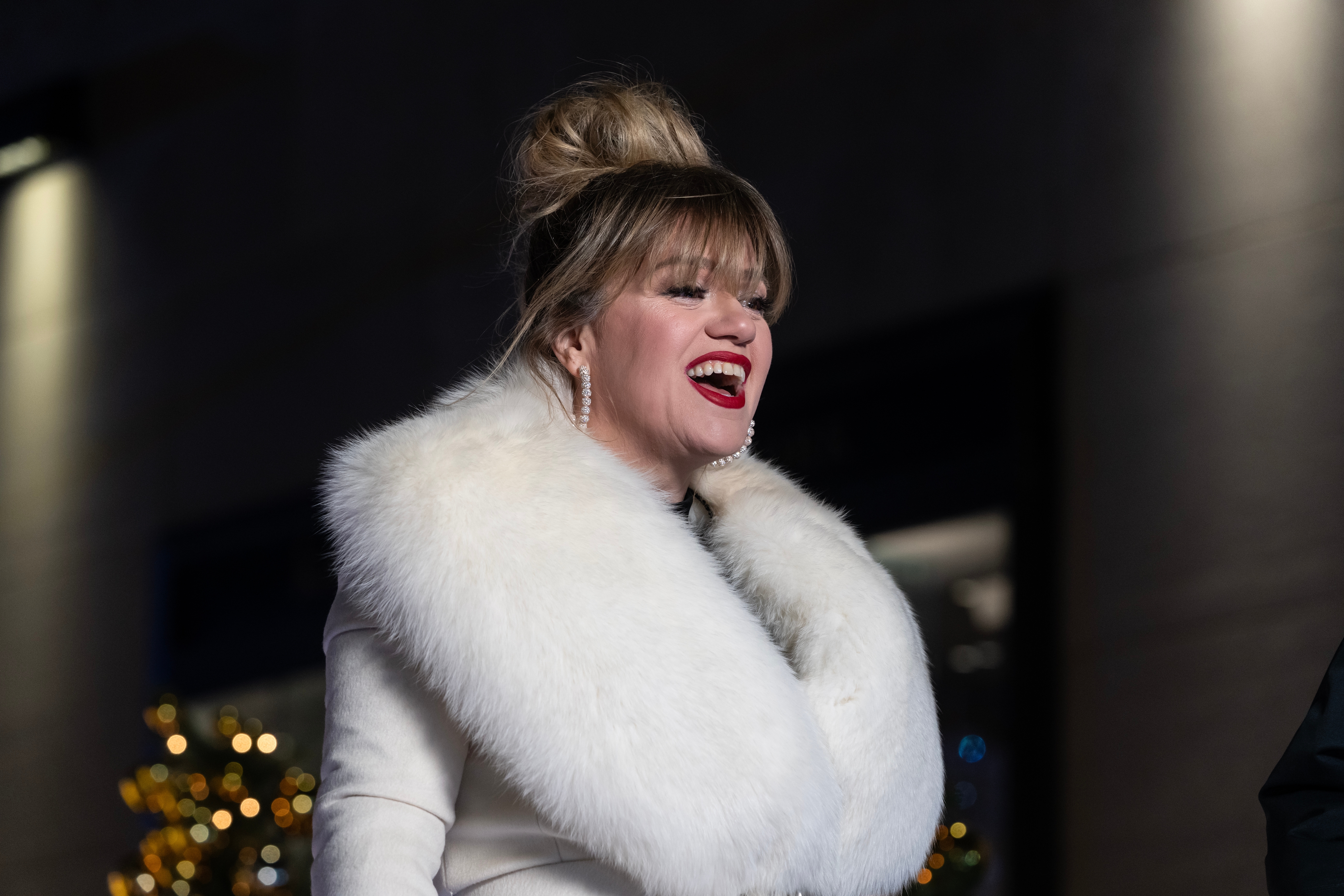Kelly Clarkson Says Goodbye To Her Daytime Television Show