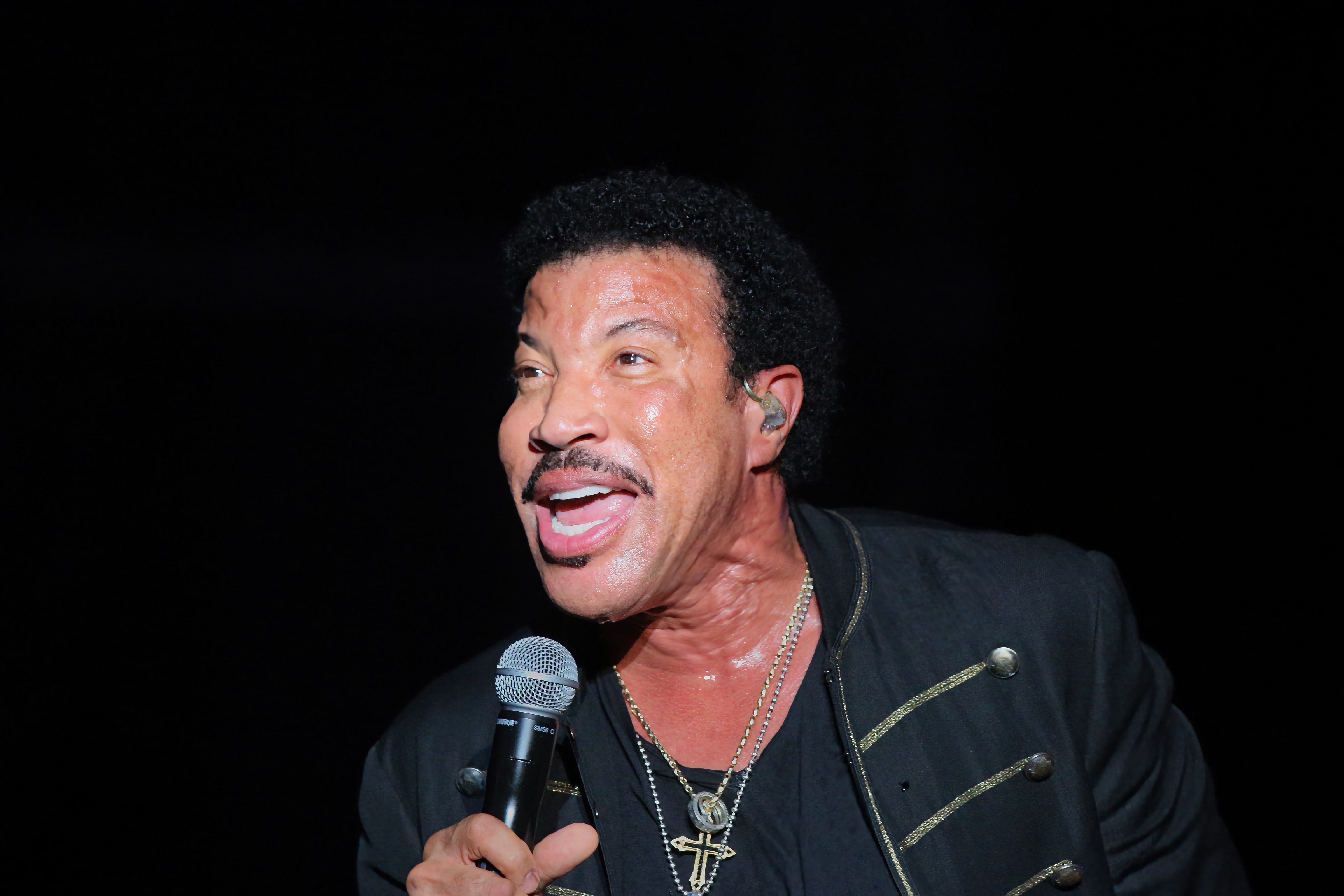 Lionel Ritchie Rushed To Hospital After Concert